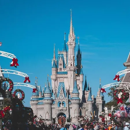 *au Bord Du Canal*entre Paris Et Disneyland *